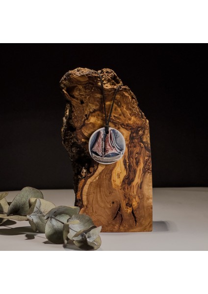 Yelkenli Seramik Kolye – Stres ve Denge Kolyesi