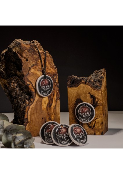 Yıldırımlı Kuru Kafa Seramik Kolye – Stres ve Denge Kolyesi indirimleri