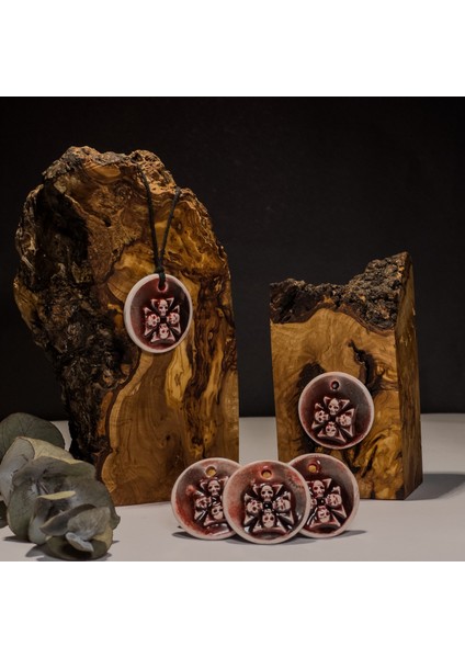 Kafatası Haçı Seramik Kolye – Stres ve Denge Kolyesi indirimleri