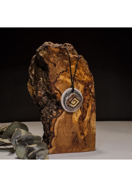 Toprak Spiral Desenli Seramik Kolye – Stres ve Denge Kolyesi