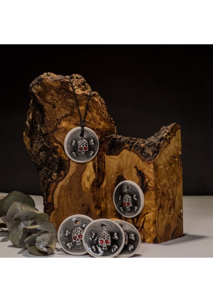 Kurukafa Kabartmalı Seramik Kolye – Stres ve Denge Kolyesi indirimleri