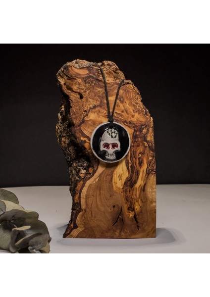 Kafatası Tılsımı Seramik Kolye – Stres ve Denge Kolyesi