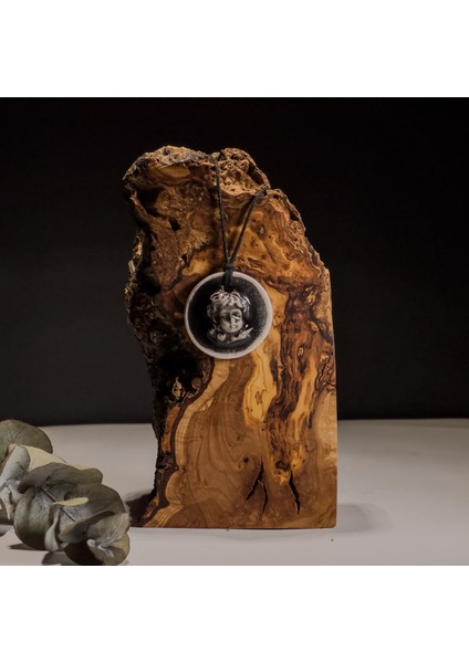 Barok Melek Yüzlü Seramik Kolye – Stres ve Denge Kolyesi