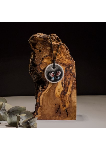 Renkli Kelebek Figürlü Seramik Kolye – Stres ve Denge Kolyesi