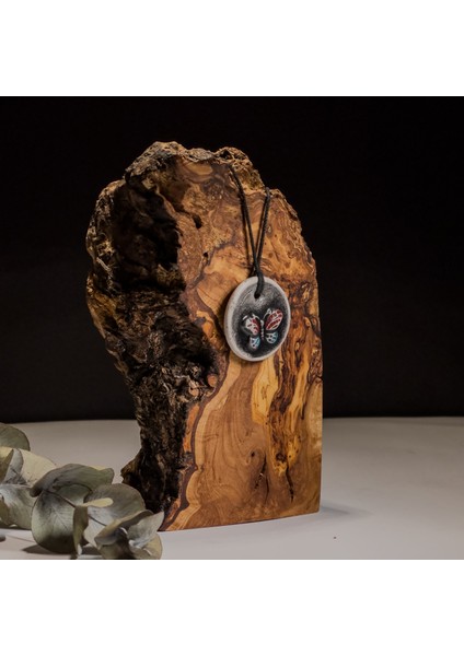 Renkli Kelebek Figürlü Seramik Kolye – Stres ve Denge Kolyesi fiyatları