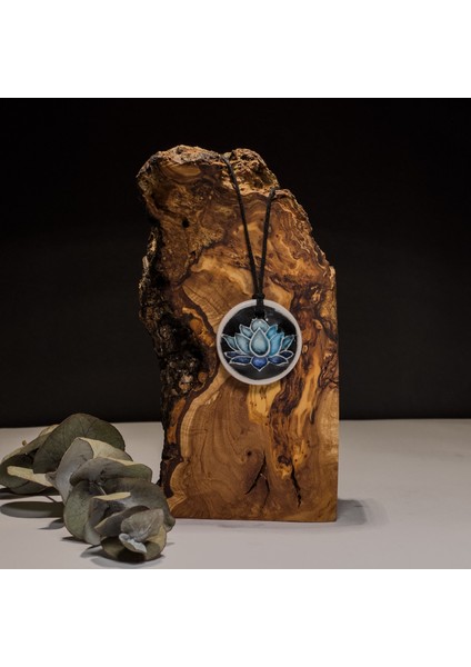 Mavi Lotus Çiçeği Seramik Kolye – Stres ve Denge Kolyesi