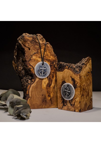 Çapa Desenli Seramik Kolye – Stres ve Denge Kolyesi fırsatları