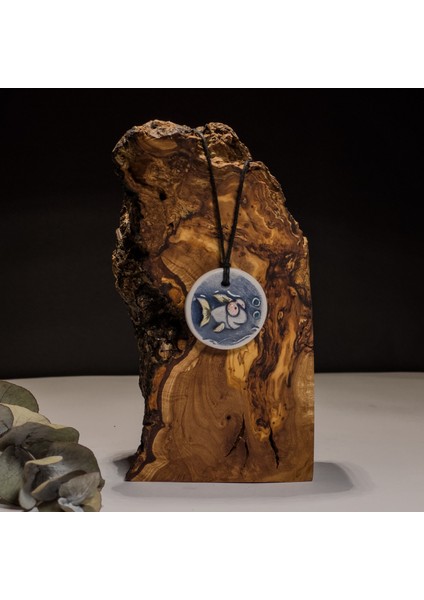 Yüzen Balık Seramik Kolye – Stres ve Denge Kolyesi