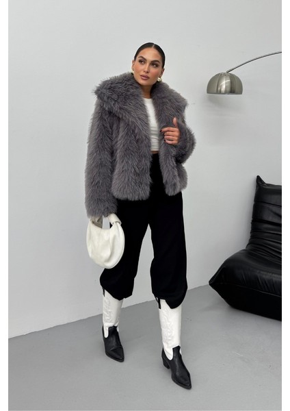 Kadın Kürk Şık Geniş Yaka Astarlı Çıtçıt Düğmeli premium kürk modelleri