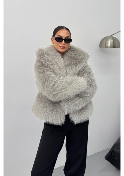 Kadın Kürk Şık Geniş Yaka Astarlı Çıtçıt Düğmeli premium kürk modelleri