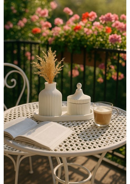 3 Parçalı Dekoratif Set – Çizgili Vazo, Kapaklı Mumluk & Oval Tepsi fiyatları