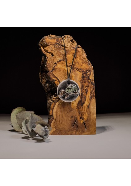 Kaplumbağa Desen Seramik Kolye – Stres ve Denge Kolyesi