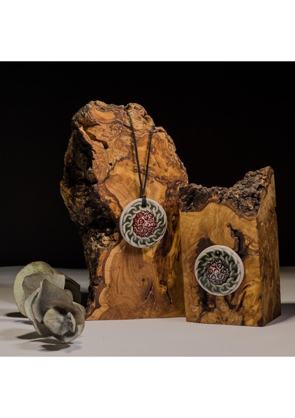 Kırmızı Spiral Koruma Seramik Kolye – Stres ve Denge Kolyesi fırsatları