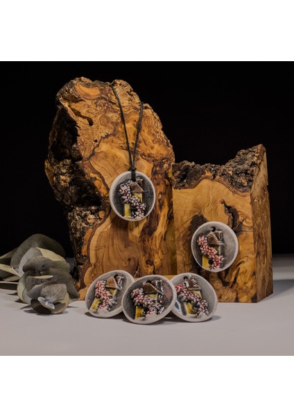 Kırmızı Çiçekli Ev Seramik Kolye – Stres ve Denge Kolyesi indirimleri