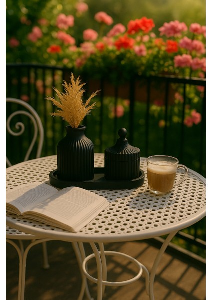 3 Parçalı Dekoratif Set – Çizgili Vazo, Kapaklı Mumluk & Oval Tepsi fırsatları