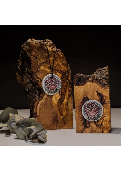 Kırmızı Gül Desenli Seramik Kolye – Stres ve Denge Kolyesi fırsatları