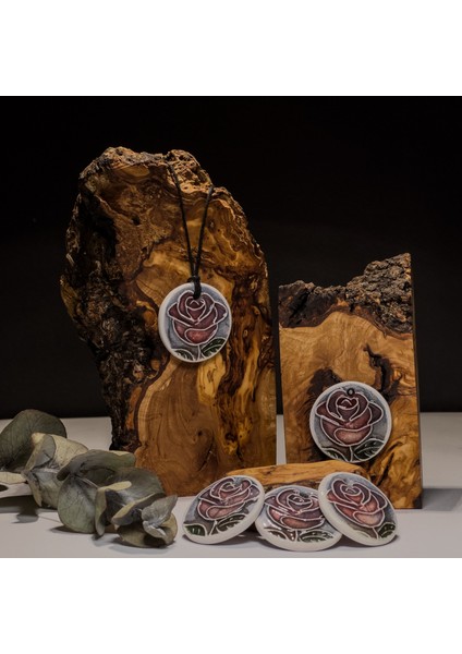 Kırmızı Gül Desenli Seramik Kolye – Stres ve Denge Kolyesi indirimleri