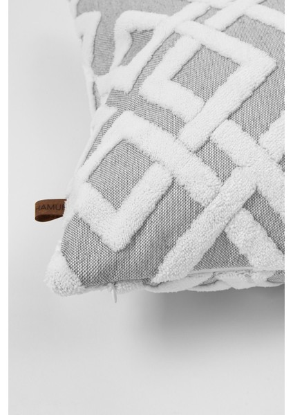 Gri Punch Desenli Dekoratif Kırlent Kılıfı – Pamuk ve Mikro Polyester, Çift Taraflı, Gizli Fermuarlı