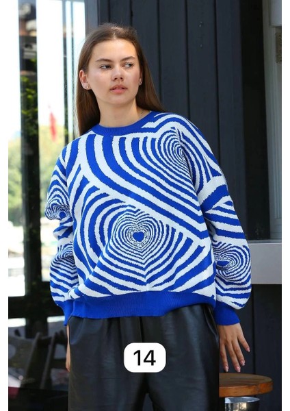 Beyaz Kalp Çizgili Kazak Saks Mavisi