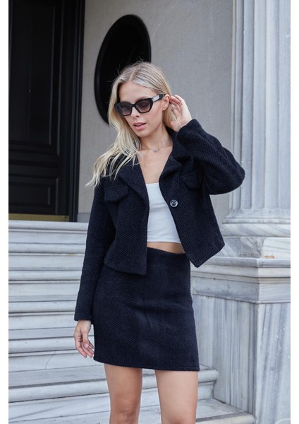 Kadın Yumuşak Dokulu Kalın Angora Kumaş Yakalı Cep Kapaklı Uzun Kol Tek Düğme Ceket-Siyah modelleri