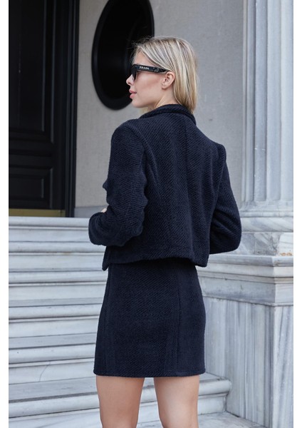 Kadın Yumuşak Dokulu Kalın Angora Kumaş Yakalı Cep Kapaklı Uzun Kol Tek Düğme Ceket-Siyah fırsatları