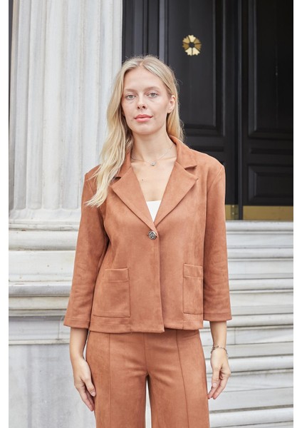 Kadın Yakalı Rahat Kesim Uzun Kol Hafif Likralı Süet Kumaş Düğmeli Cepli Blazer Ceket-Taba