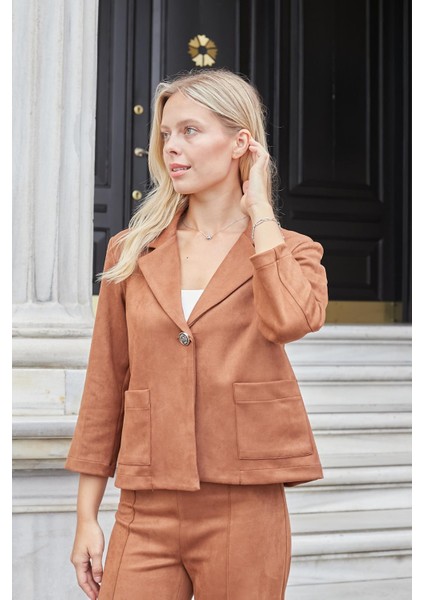 Kadın Yakalı Rahat Kesim Uzun Kol Hafif Likralı Süet Kumaş Düğmeli Cepli Blazer Ceket-Taba fırsatları