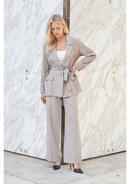 Kadın Ipeksi Modal Kumaş Yakalı Cep Kapaklı Kolları Düğmeli Bağcıklı Uzun Blazer Baharlık Ceket-Vizon fiyatları