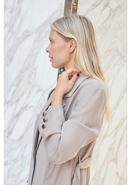 Kadın Ipeksi Modal Kumaş Yakalı Cep Kapaklı Kolları Düğmeli Bağcıklı Uzun Blazer Baharlık Ceket-Vizon fırsatları