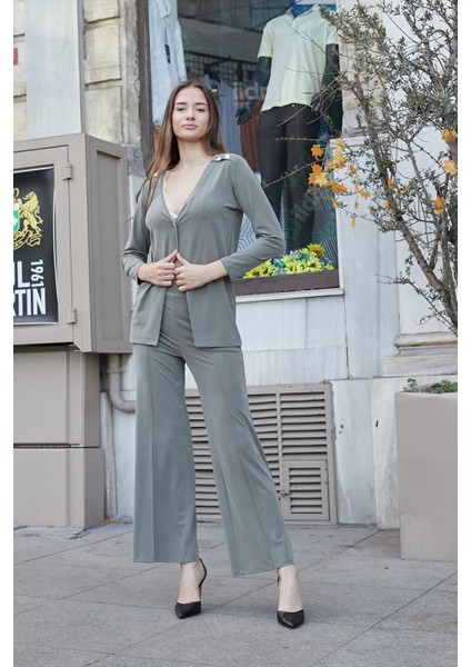 Kadın Ipeksi Esnek Modal Kumaş V Yaka Uzun Kol Omuz Aksesuarlı Düğmeli Uzun Blazer Ceket-Haki fırsatları