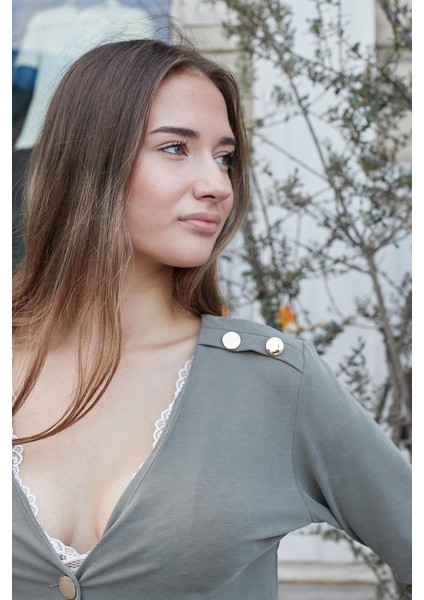 Kadın Ipeksi Esnek Modal Kumaş V Yaka Uzun Kol Omuz Aksesuarlı Düğmeli Uzun Blazer Ceket-Haki indirimleri