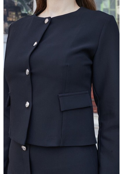 Kadın Hafif Esnek Kumaş Geniş Sıfır Yaka Cep Kapaklı Uzun Kol Dar Kesim Hafif Kısa Blazer Ceket-Siyah modelleri