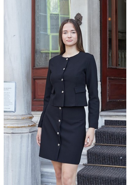 Kadın Hafif Esnek Kumaş Geniş Sıfır Yaka Cep Kapaklı Uzun Kol Dar Kesim Hafif Kısa Blazer Ceket-Siyah fırsatları