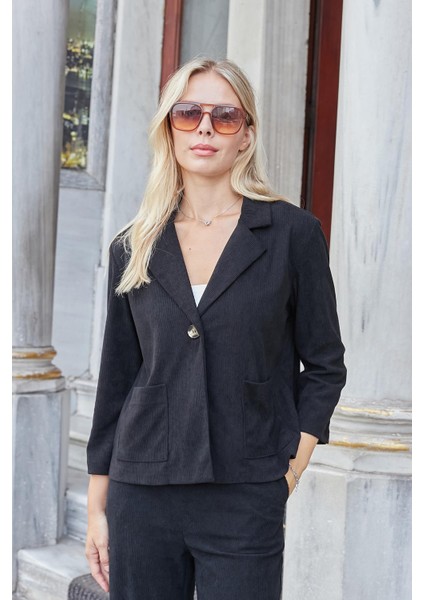 Kadın Fitilli Kadife Kumaş Yakalı Cep Kapaklı Uzun Kol Arkası Pili Kaşeli Rahat Kesim Ceket-Siyah modelleri