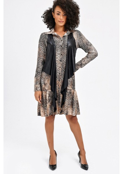 Önden Düğmeli Vual Yakalı Eteği Fırfırlı Desenli Elbise -Camel Yılan