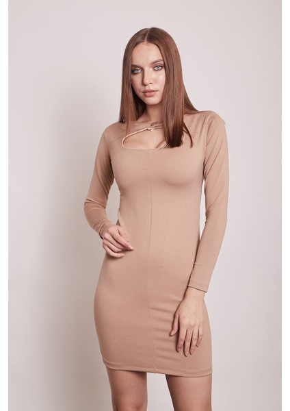 Geniş Sıfır Yaka Uzun Kol Diz Altı Likralı Kumaş Elbise-Camel fiyatları