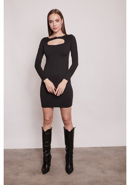 Geniş Sıfır Yaka Uzun Kol Diz Altı Likralı Kumaş Elbise-Siyah fırsatları