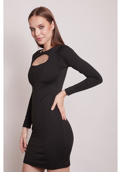 Geniş Sıfır Yaka Uzun Kol Diz Altı Likralı Kumaş Elbise-Siyah indirimleri