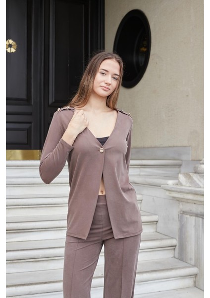 Kadın Ipeksi Esnek Modal Kumaş V Yaka Uzun Kol Omuz Aksesuarlı Düğmeli Uzun Blazer Ceket-Kahve fırsatları