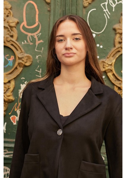 Kadın Yakalı Rahat Kesim Uzun Kol Hafif Likralı Süet Kumaş Düğmeli Cepli Blazer Ceket-Siyah fiyatları