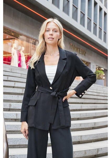 Kadın Ipeksi Modal Kumaş Yakalı Cep Kapaklı Kolları Düğmeli Bağcıklı Uzun Blazer Baharlık Ceket-Siyah
