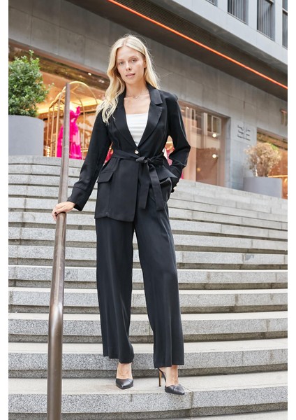 Kadın Ipeksi Modal Kumaş Yakalı Cep Kapaklı Kolları Düğmeli Bağcıklı Uzun Blazer Baharlık Ceket-Siyah fırsatları