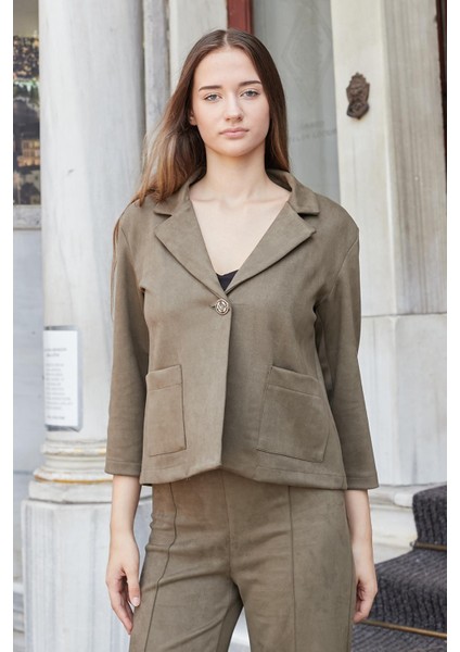 Kadın Yakalı Rahat Kesim Uzun Kol Hafif Likralı Süet Kumaş Düğmeli Cepli Blazer Ceket-Haki