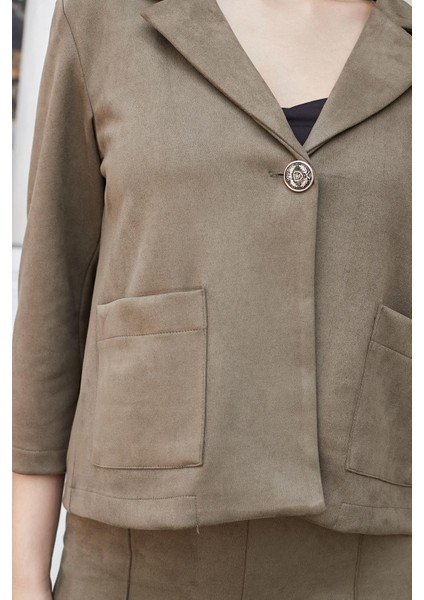 Kadın Yakalı Rahat Kesim Uzun Kol Hafif Likralı Süet Kumaş Düğmeli Cepli Blazer Ceket-Haki fırsatları