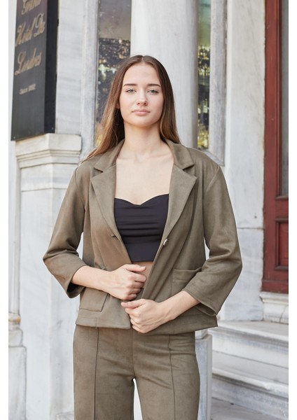 Kadın Yakalı Rahat Kesim Uzun Kol Hafif Likralı Süet Kumaş Düğmeli Cepli Blazer Ceket-Haki indirimleri