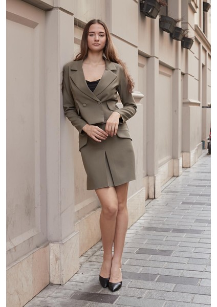 Kadın Hafif Esnek Kumaş Yakalı Cep Kapaklı Uzun Kol Düğmeli Blazer Ceket-Haki modelleri