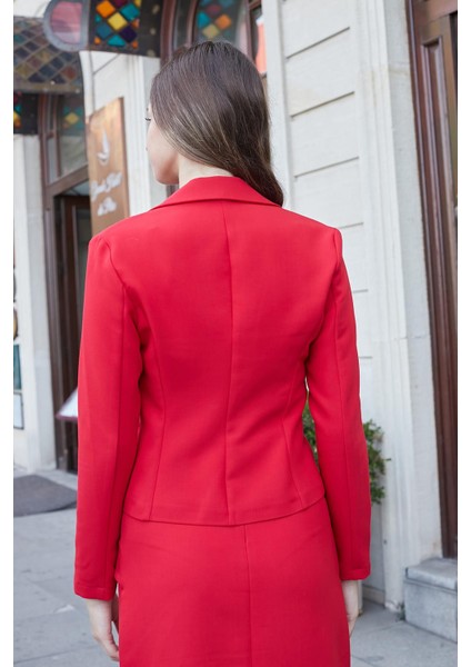 Kadın Hafif Esnek Kumaş Yakalı Cep Kapaklı Uzun Kol Düğmeli Blazer Ceket-Kırmızı fırsatları