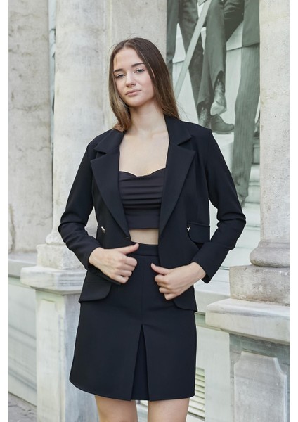 Kadın Hafif Esnek Kumaş Yakalı Cep Kapaklı Uzun Kol Düğmeli Blazer Ceket-Siyah modelleri