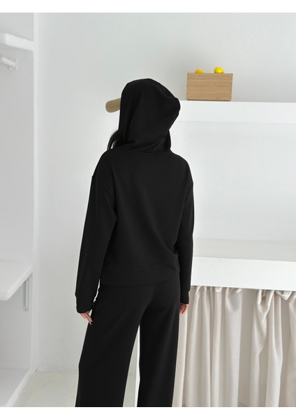 Yumuşak Dokulu Modal Kumaş Kapüşonlu Çıtçıt Detaylı Eşofman Takımı