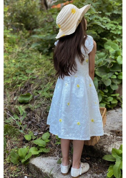 Kız Çocuk Elbise Çiçek Nakışlı Güpür Detaylı 3-7 Yaş, Ekru fiyatları